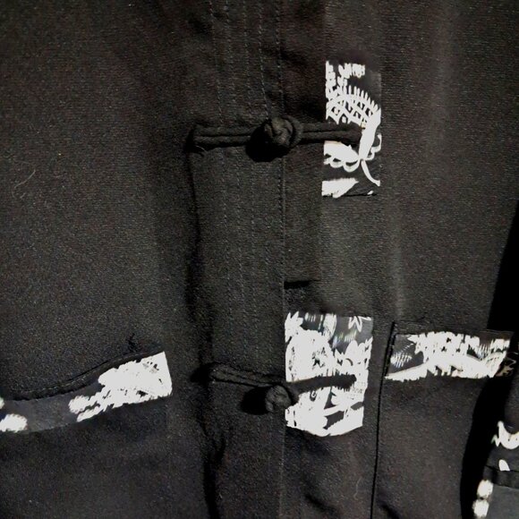 Vintage Black Cheongsam Jacket With White Pattern Accents & Frog Closures Size L - Picture 7 of 9